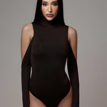 Body com recorte e gola alta - Marrom