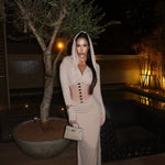 Vestido longo com capuz e costas abertas - Nude Claro