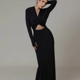 Vestido longo com capuz e costas abertas - Preto