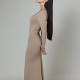 Vestido decote quadrado e fenda - Nude Escuro