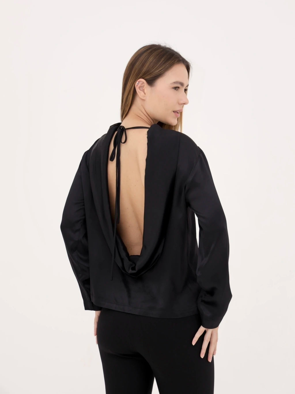 Blusa de costas abertas - Preta