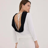 Blusa de costas abertas - Off white com gola preta